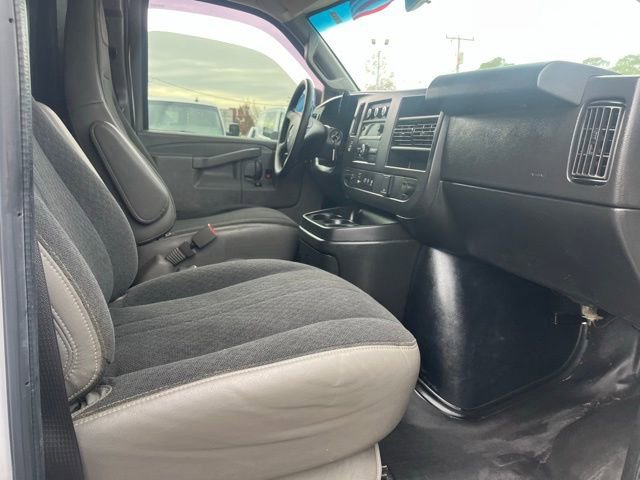 Used 2021 GMC Savana 2500 w/ Driver Convenience Package image 15
