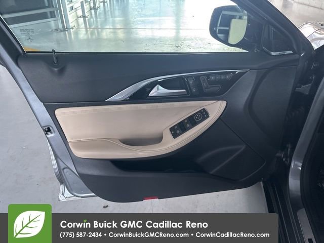 Used 2018 INFINITI QX30 Premium image 13