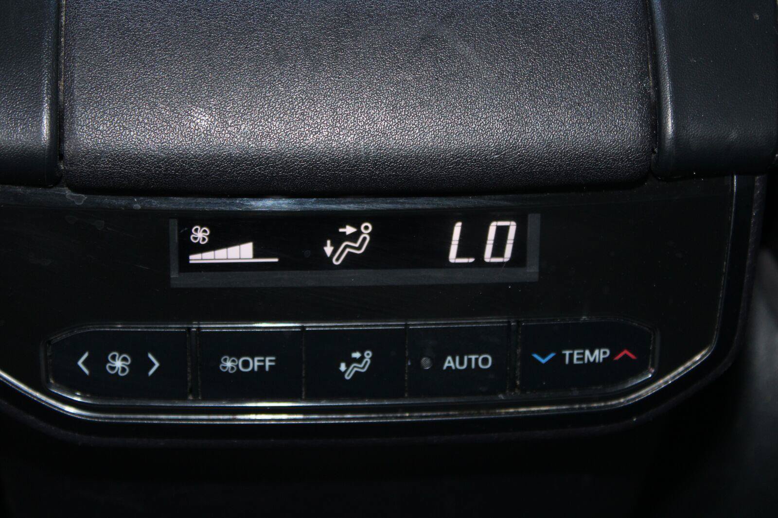 Used 2023 Toyota Highlander LE AWD/4WD image 30