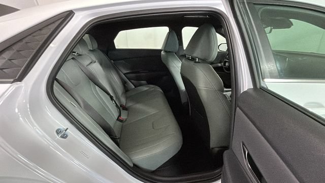 Certified 2025 Hyundai Elantra Limited FWD image 30