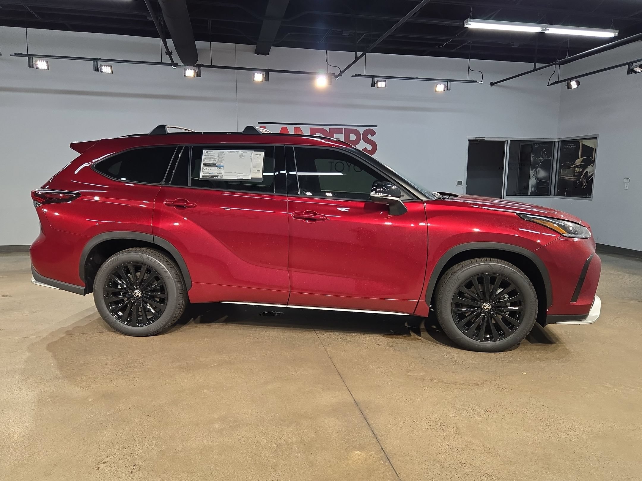 New 2026 Toyota Highlander XSE AWD/4WD image 8