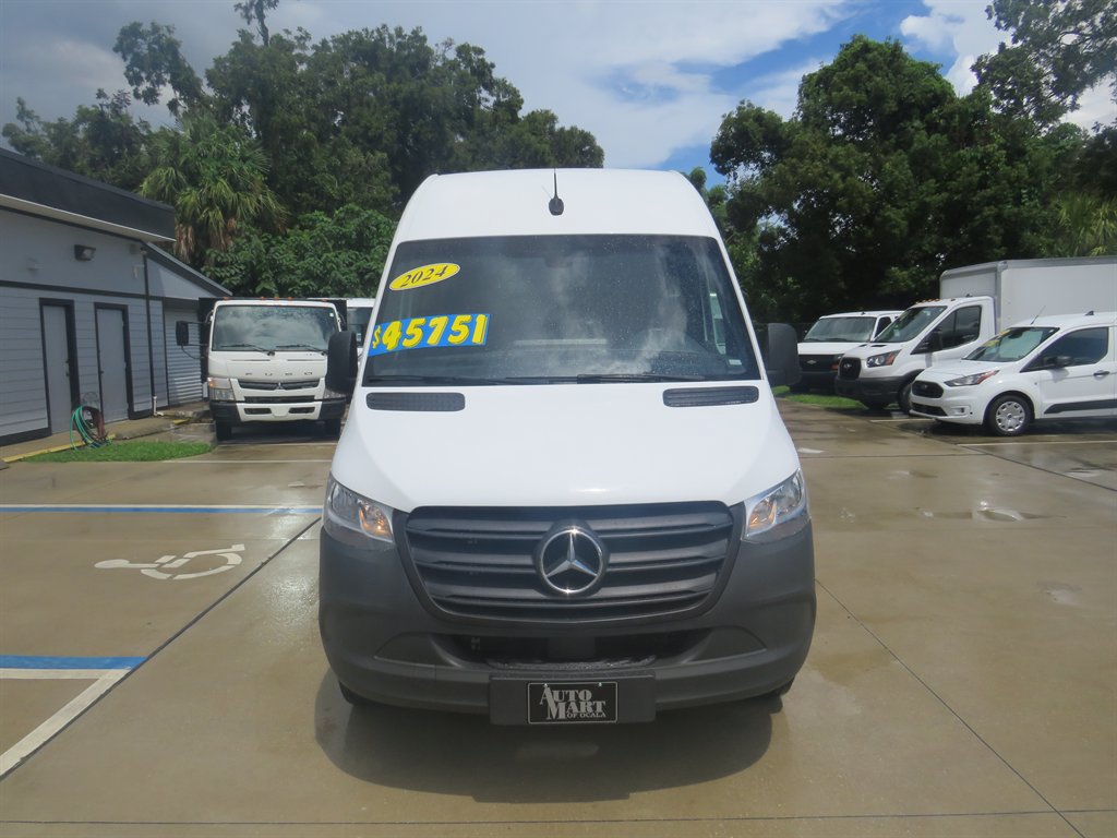 Used 2024 Mercedes-Benz Sprinter 2500 image 2