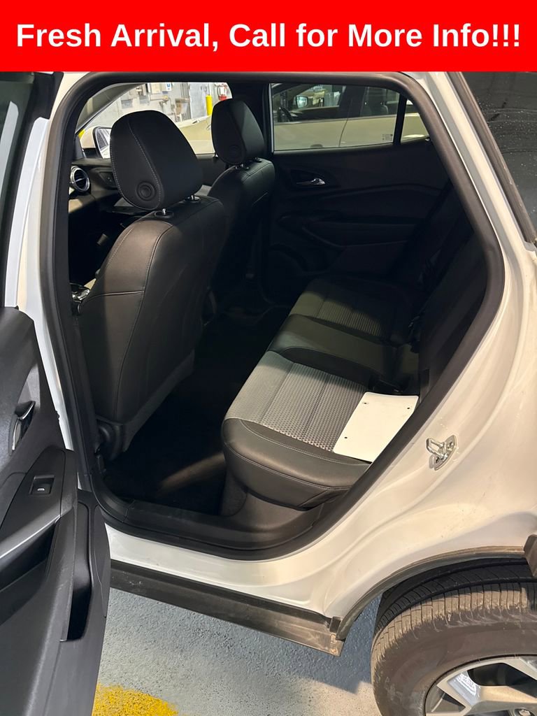Used 2025 Chevrolet Trax LT w/ LT Convenience Package image 5
