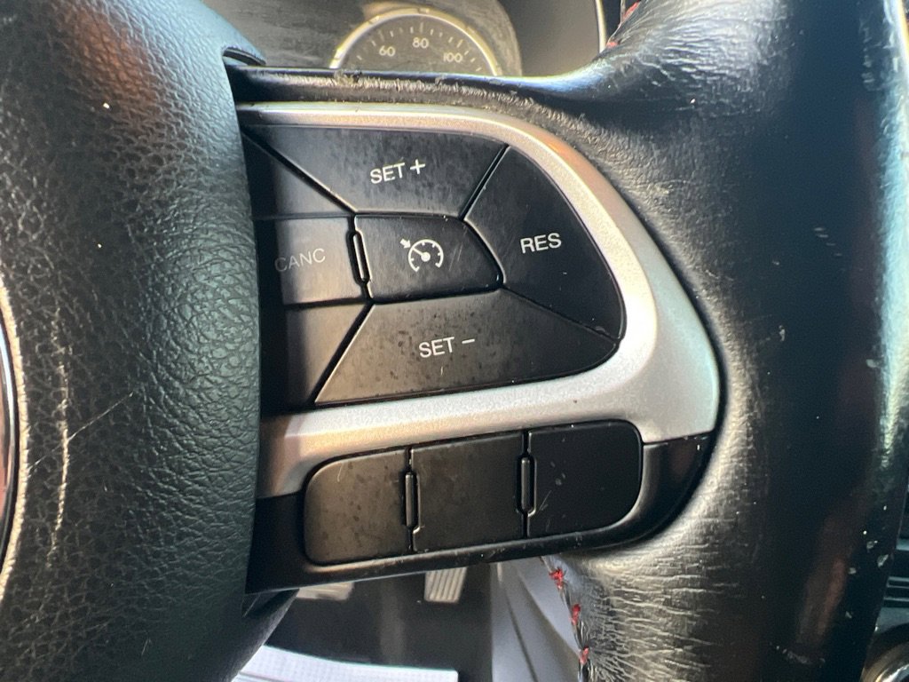 Used 2017 Jeep Renegade Trailhawk w/ Premium Trailhawk Package image 39