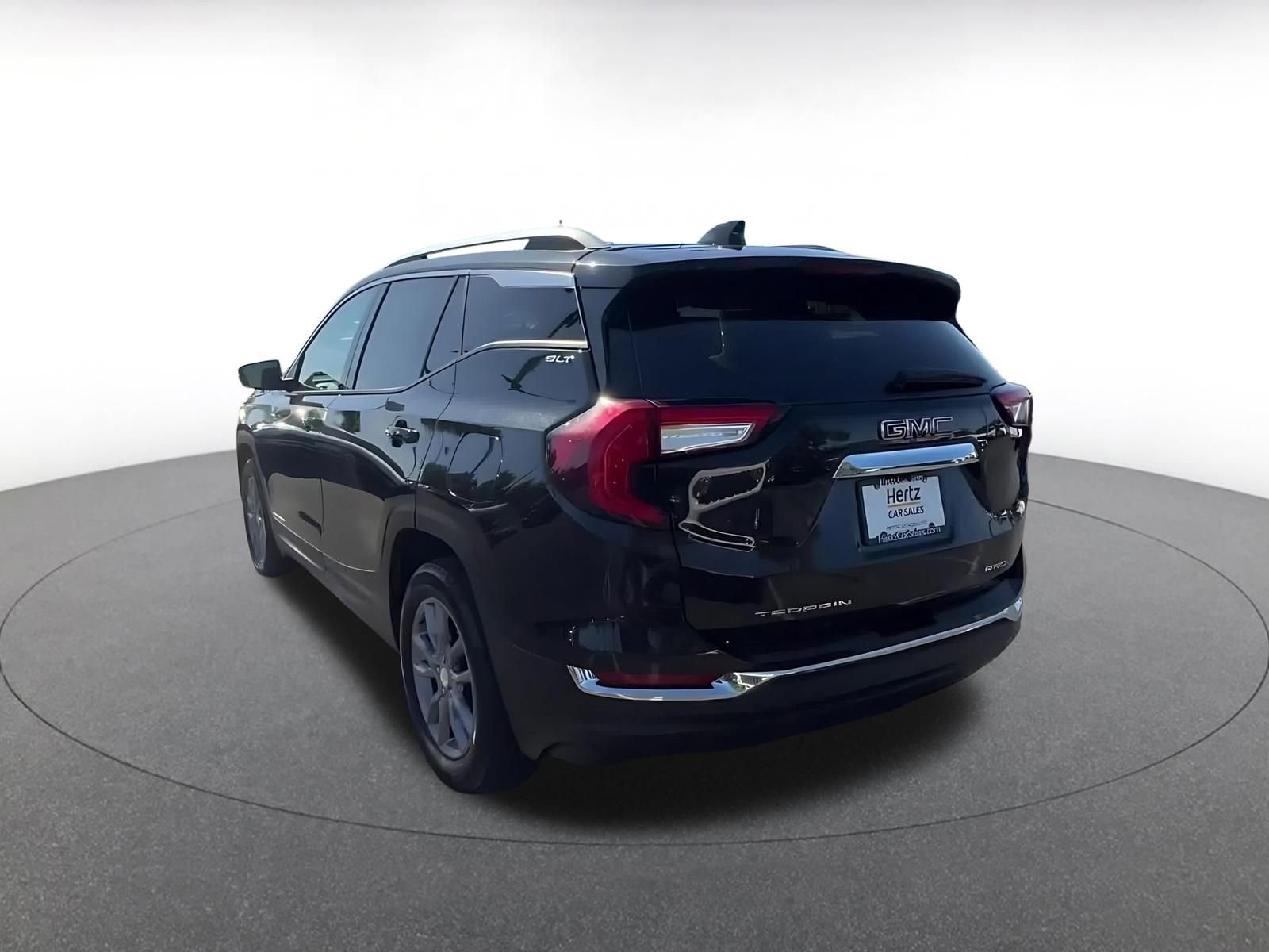 Used 2024 GMC Terrain SLT AWD/4WD image 11