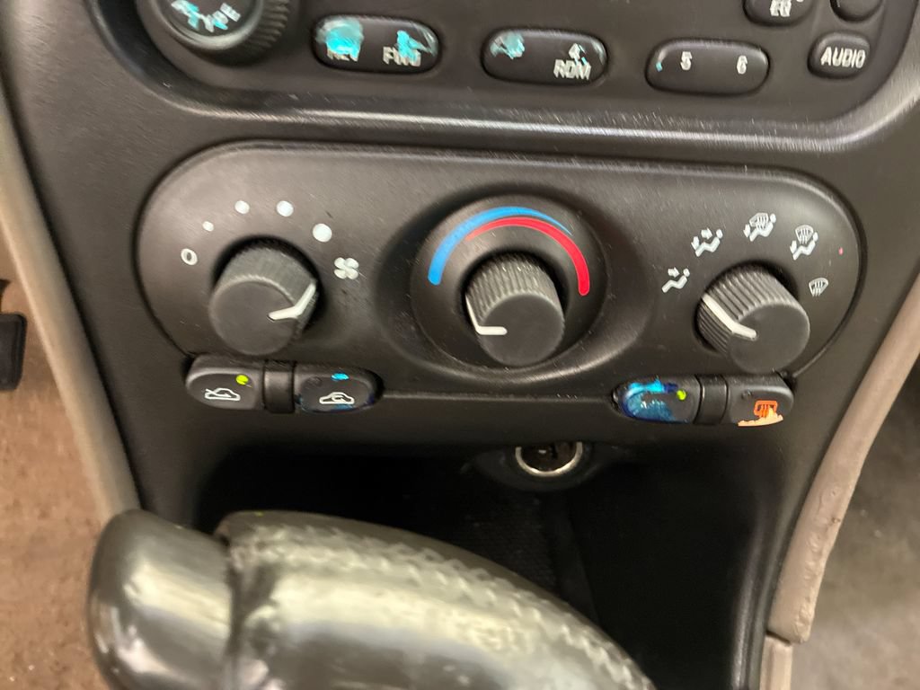 Used 2004 Oldsmobile Alero GL FWD image 13