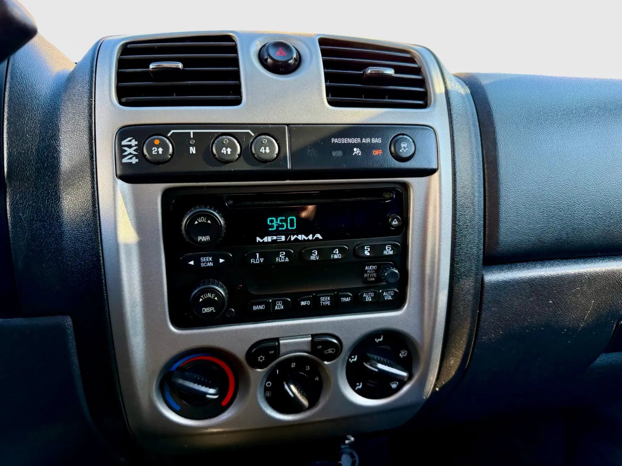 Used 2011 Chevrolet Colorado LT image 24