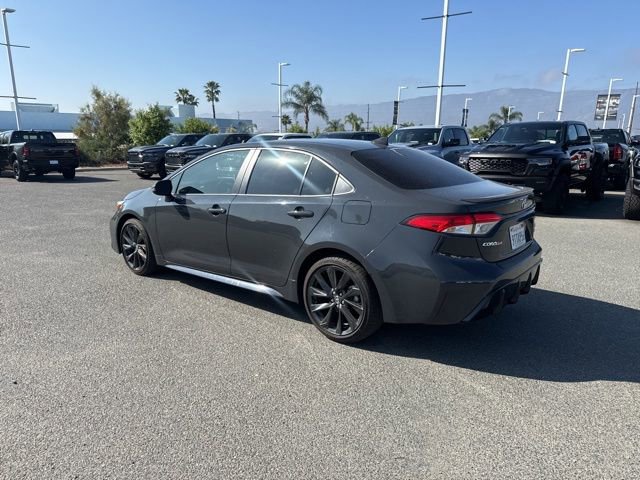 Used 2025 Toyota Corolla SE w/ SE Premium Package image 5