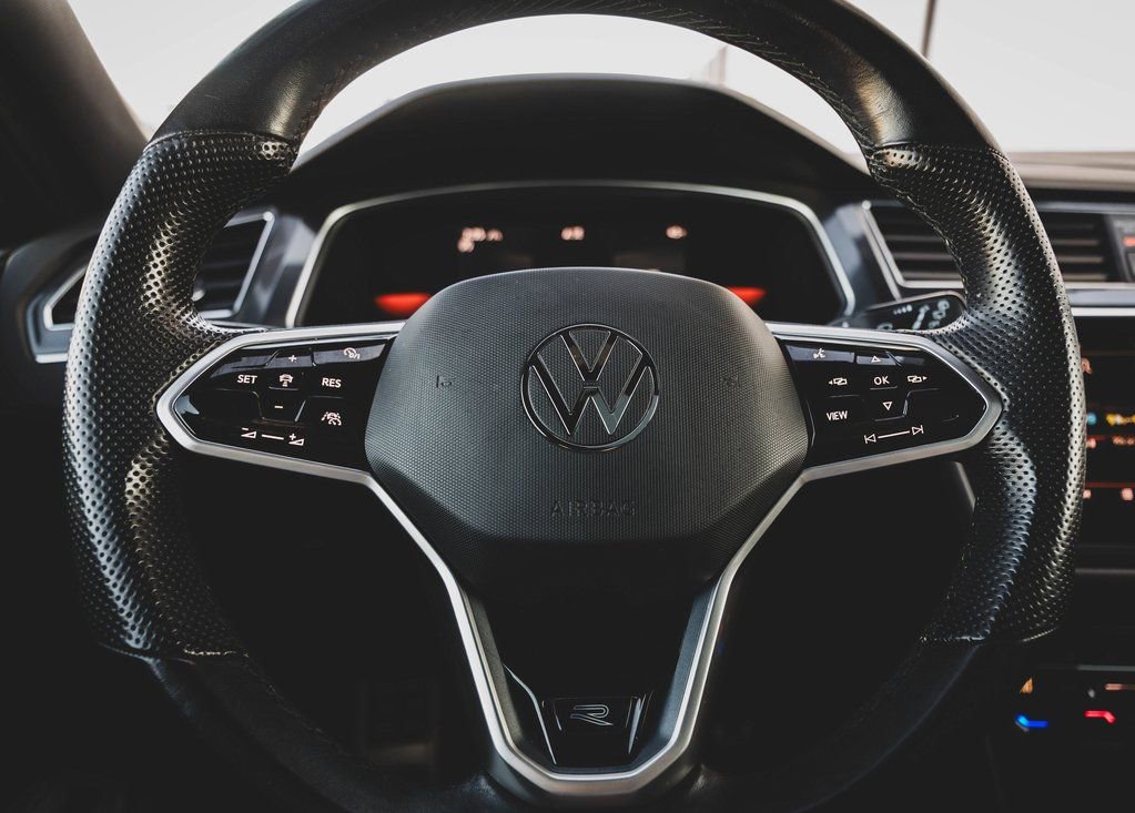 Used 2022 Volkswagen Tiguan SE R-Line image 14