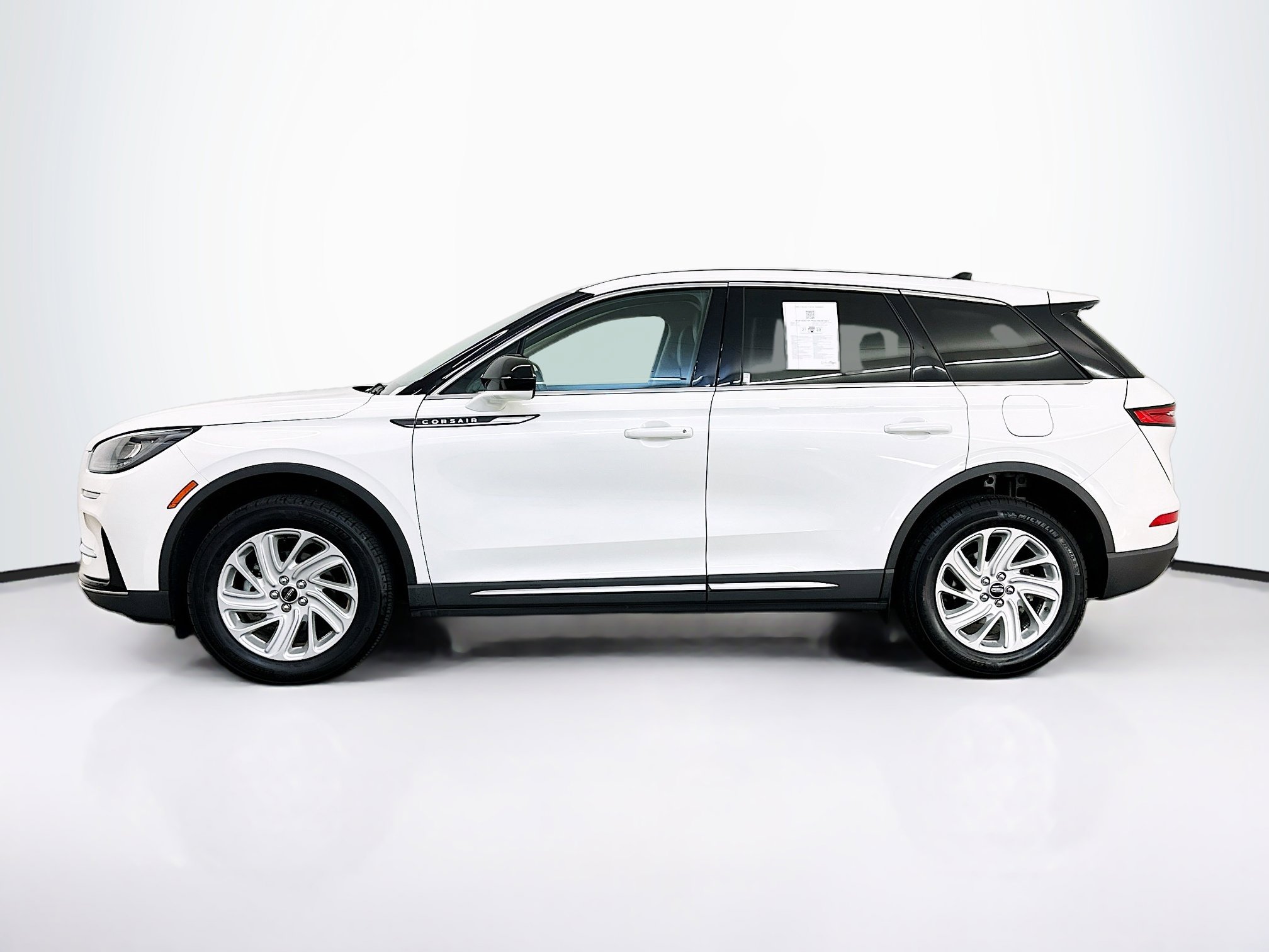 Used 2023 Lincoln Corsair AWD image 4