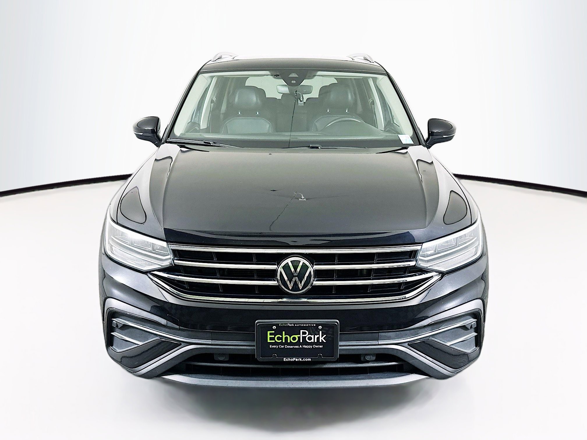 Used 2022 Volkswagen Tiguan SE FWD image 2