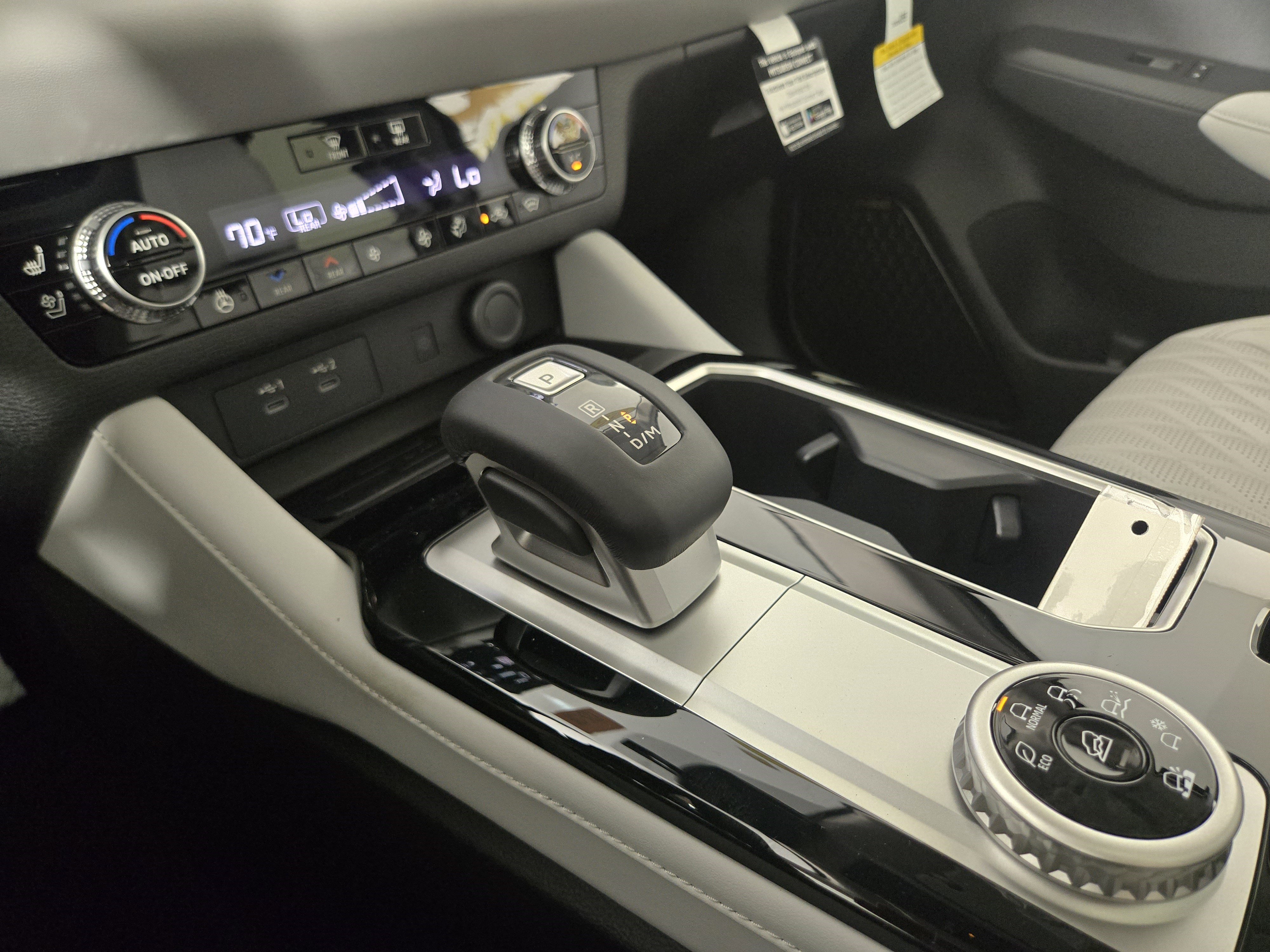 New 2025 Mitsubishi Outlander AWD image 24