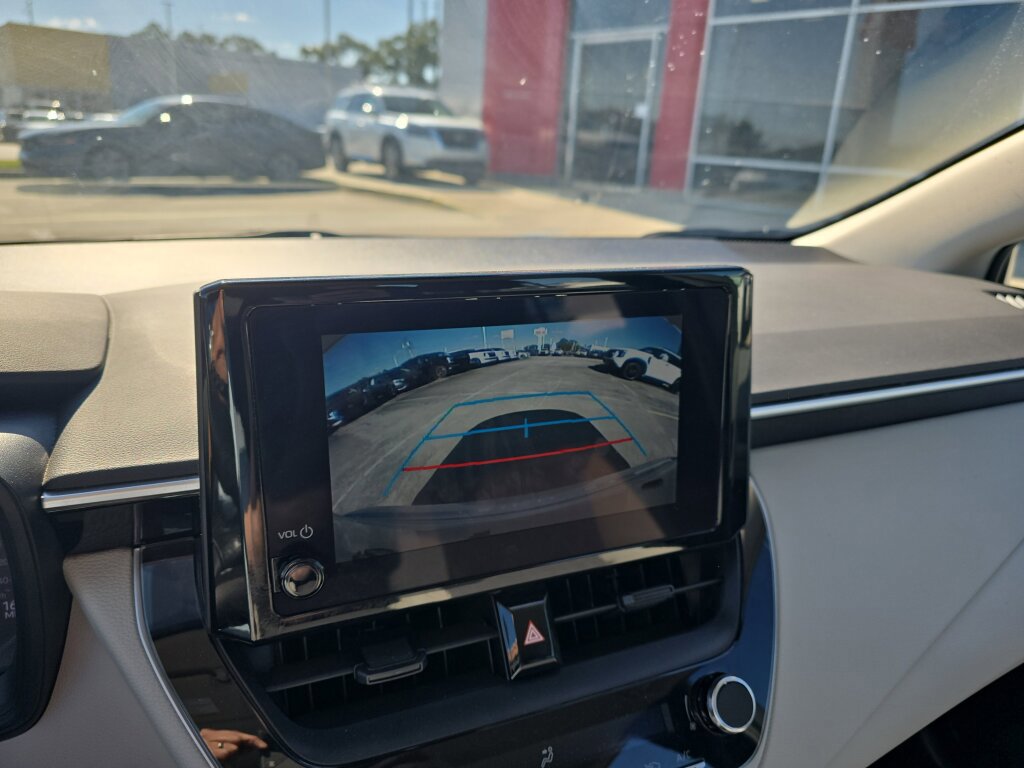 Used 2023 Toyota Corolla LE image 10