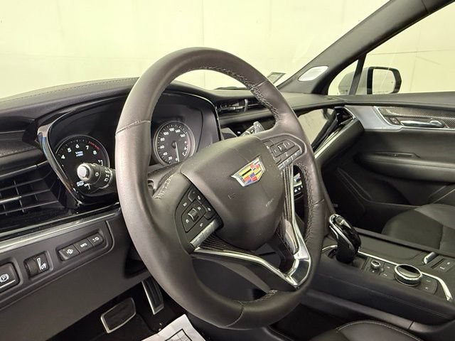 Certified 2025 Cadillac XT6 Sport w/ LPO, Red Accent Package AWD/4WD image 18