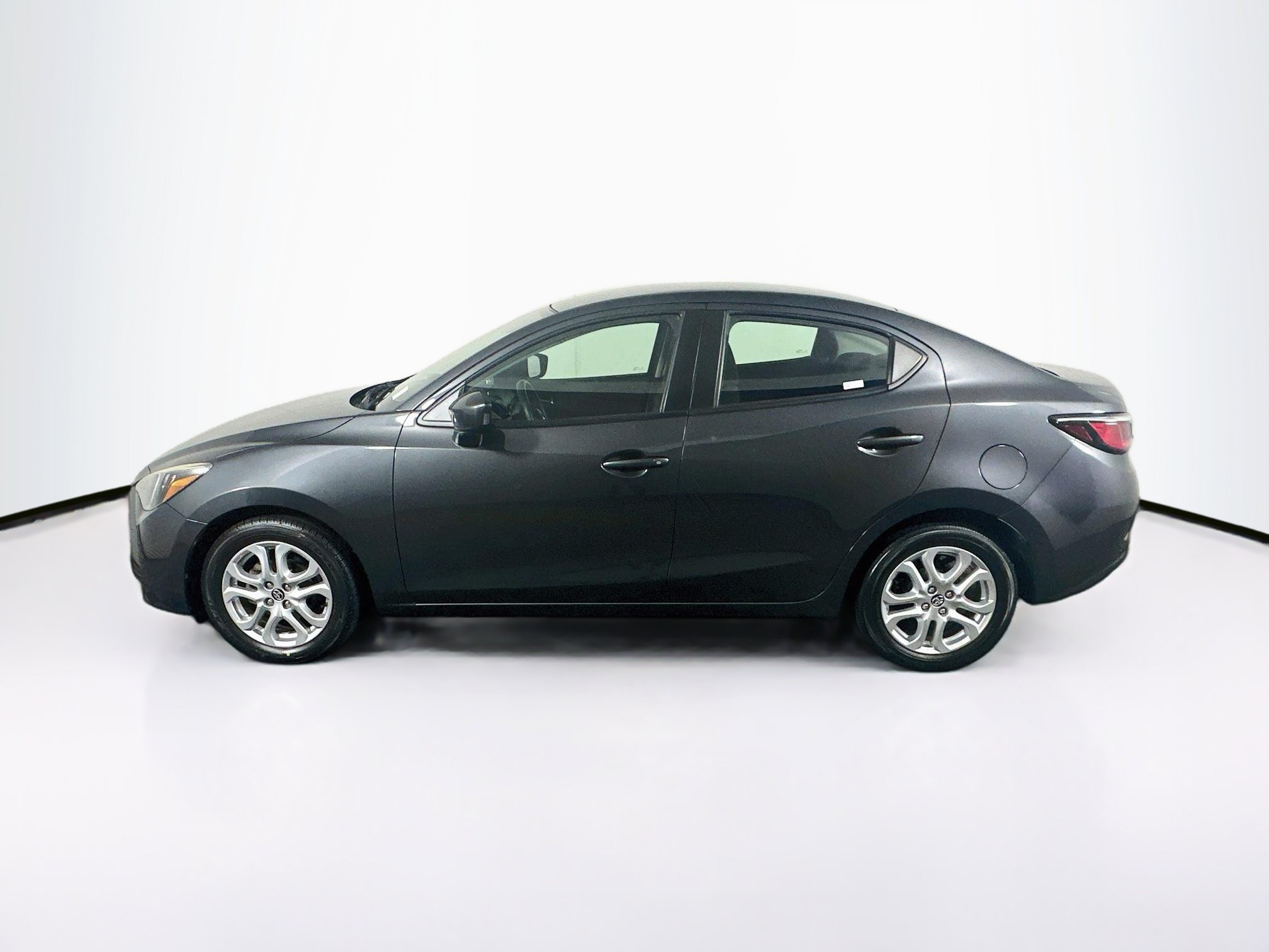 Used 2018 Toyota Yaris iA FWD image 4
