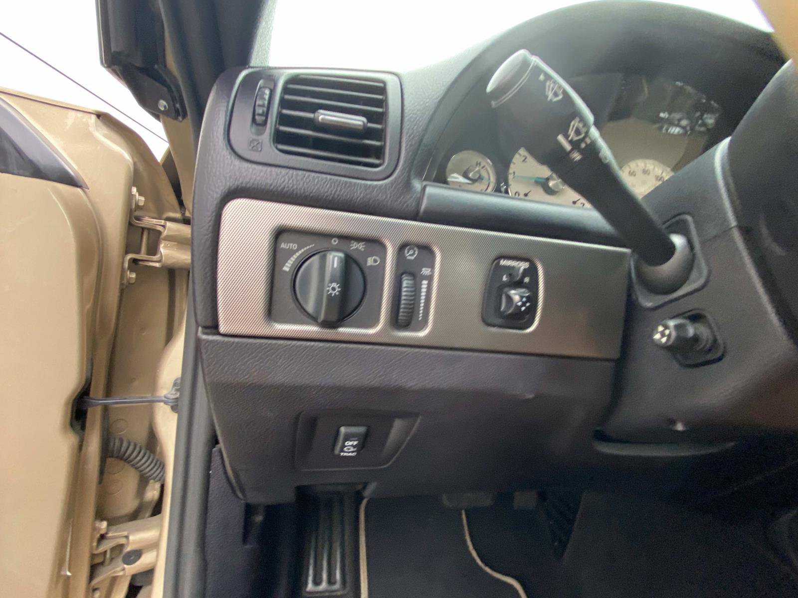 Used 2005 Ford Thunderbird image 24