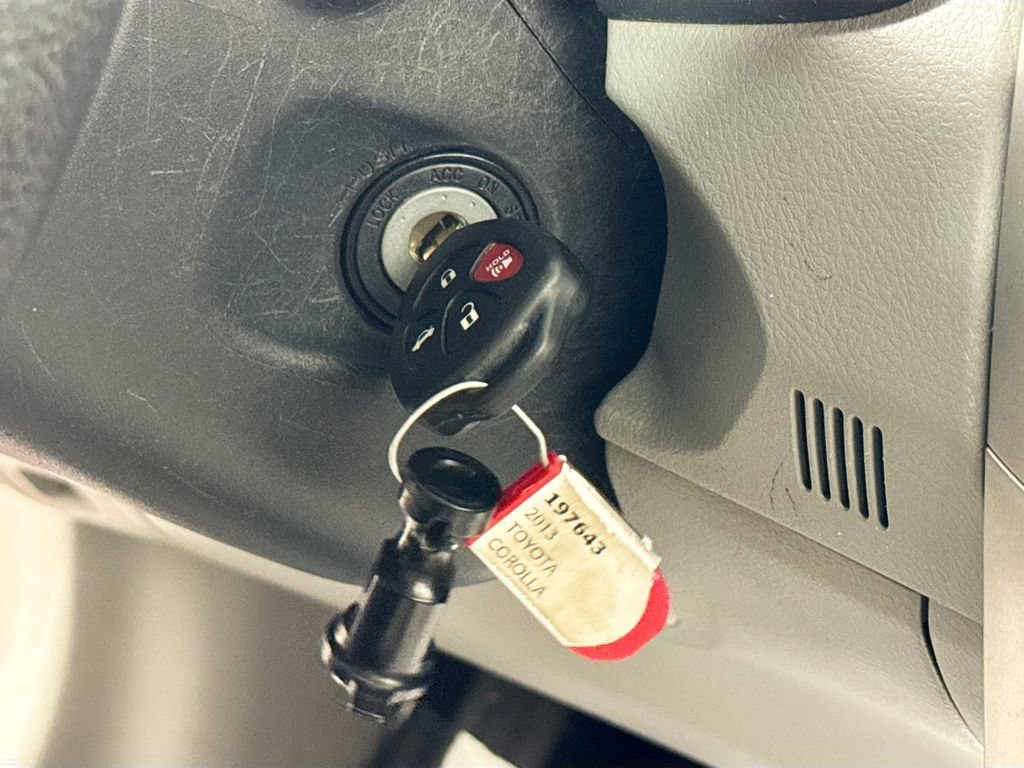 Used 2013 Toyota Corolla LE FWD image 15