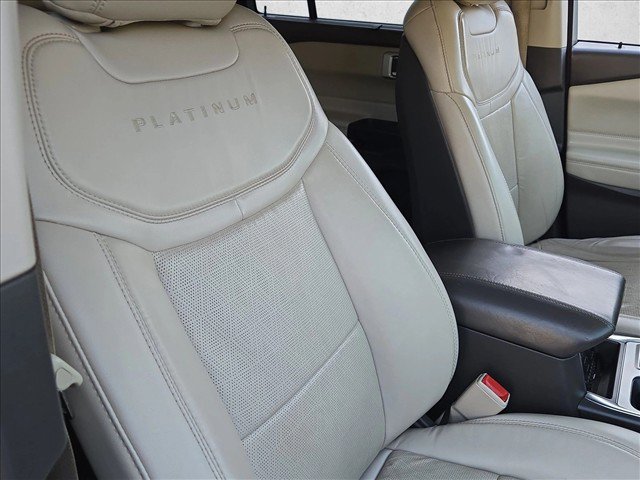 Used 2020 Ford Explorer Platinum w/ Premium Technology Package AWD/4WD image 21