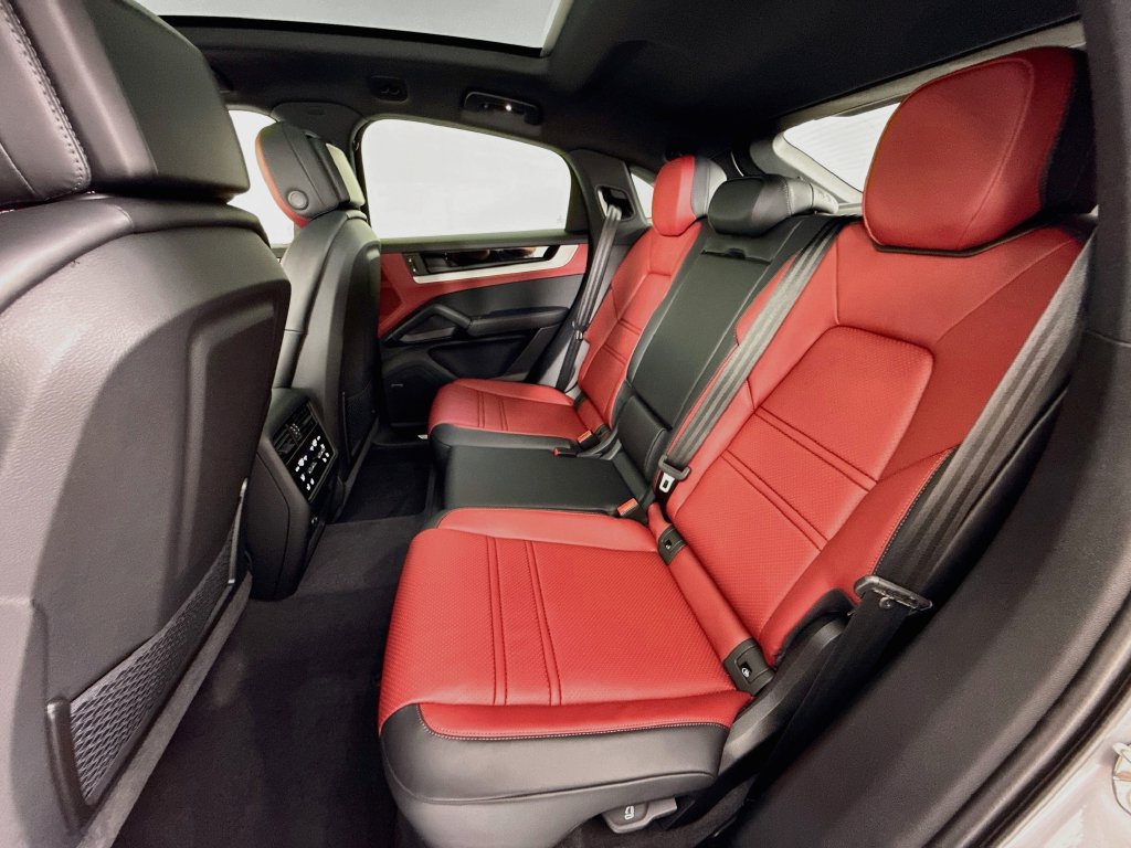 New 2026 Porsche Cayenne Coupe AWD/4WD image 24