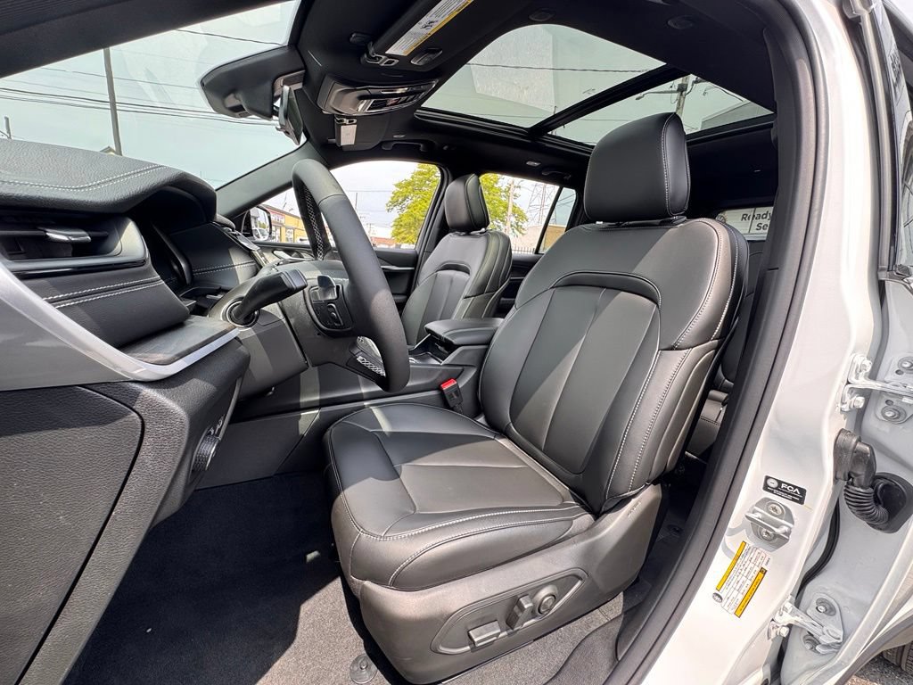 New 2026 Jeep Grand Cherokee Limited w/ Limited Altitude Package AWD/4WD image 13