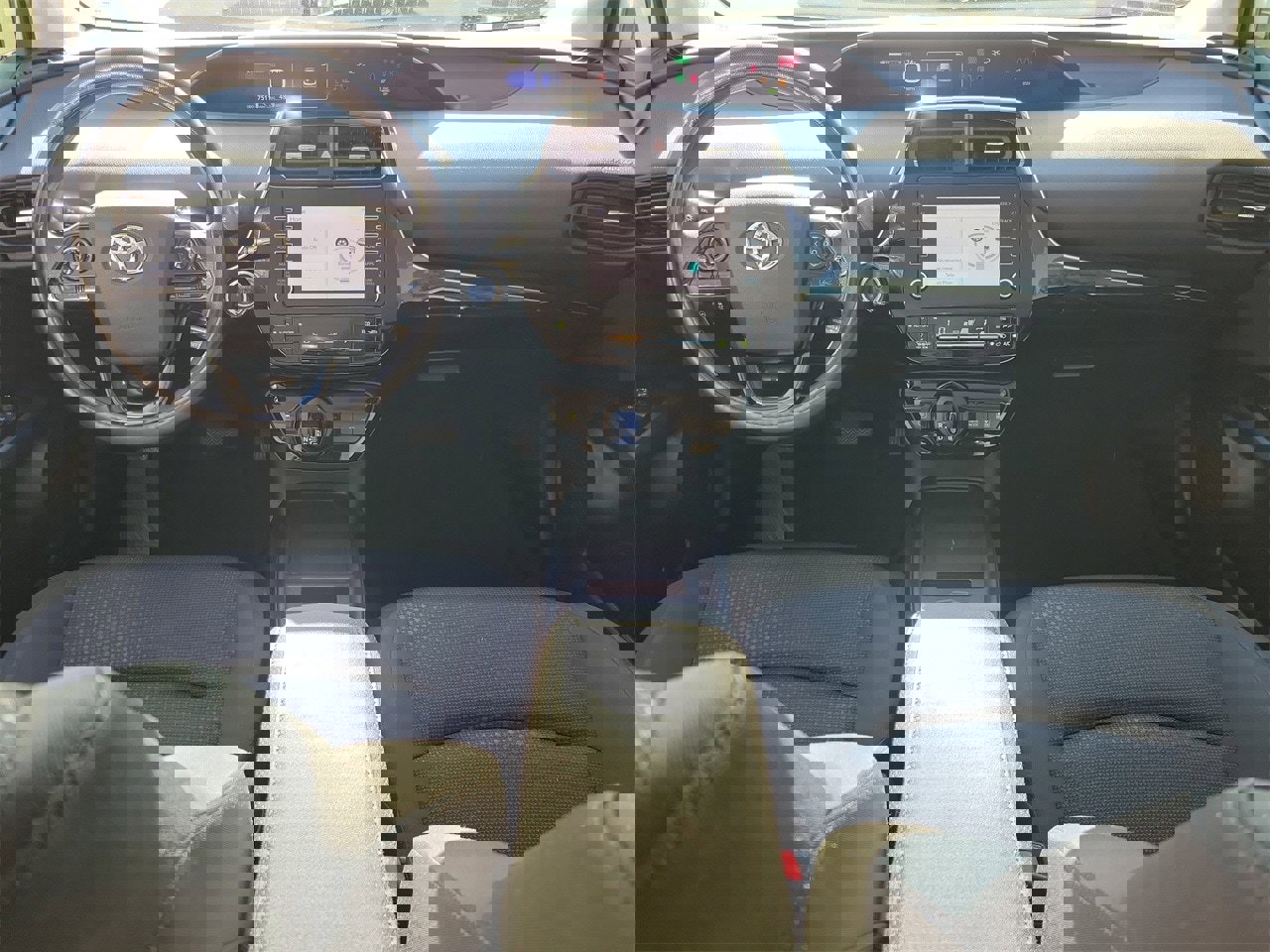 Used 2020 Toyota Prius LE w/ Carpet Mat Package image 12