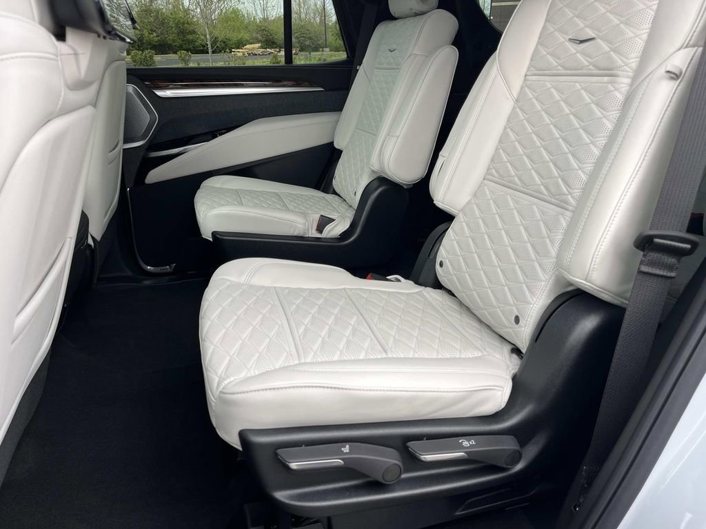 New 2026 Cadillac Escalade Platinum Sport w/ LPO, ONYX Package image 22