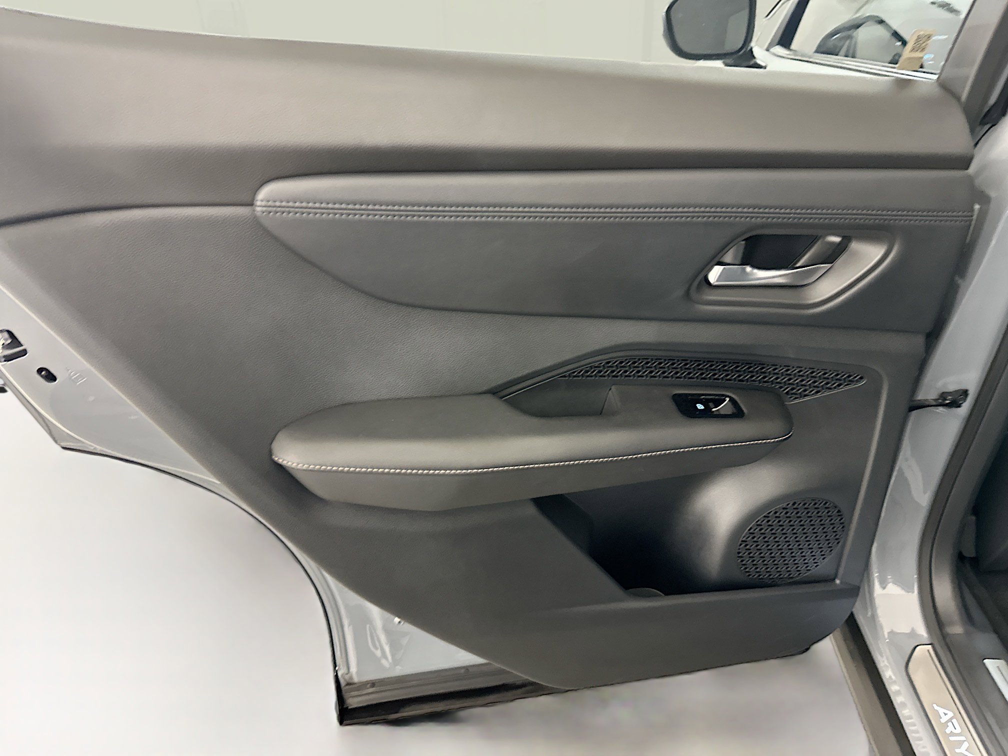 Used 2023 Nissan Ariya AWD image 28