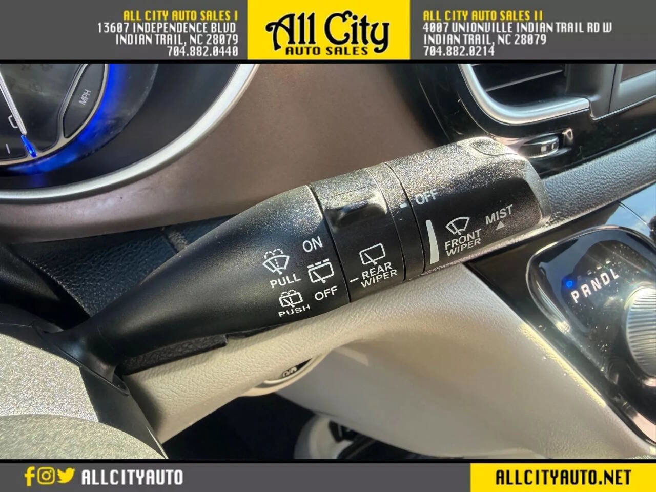 Used 2020 Chrysler Voyager Lxi FWD image 24