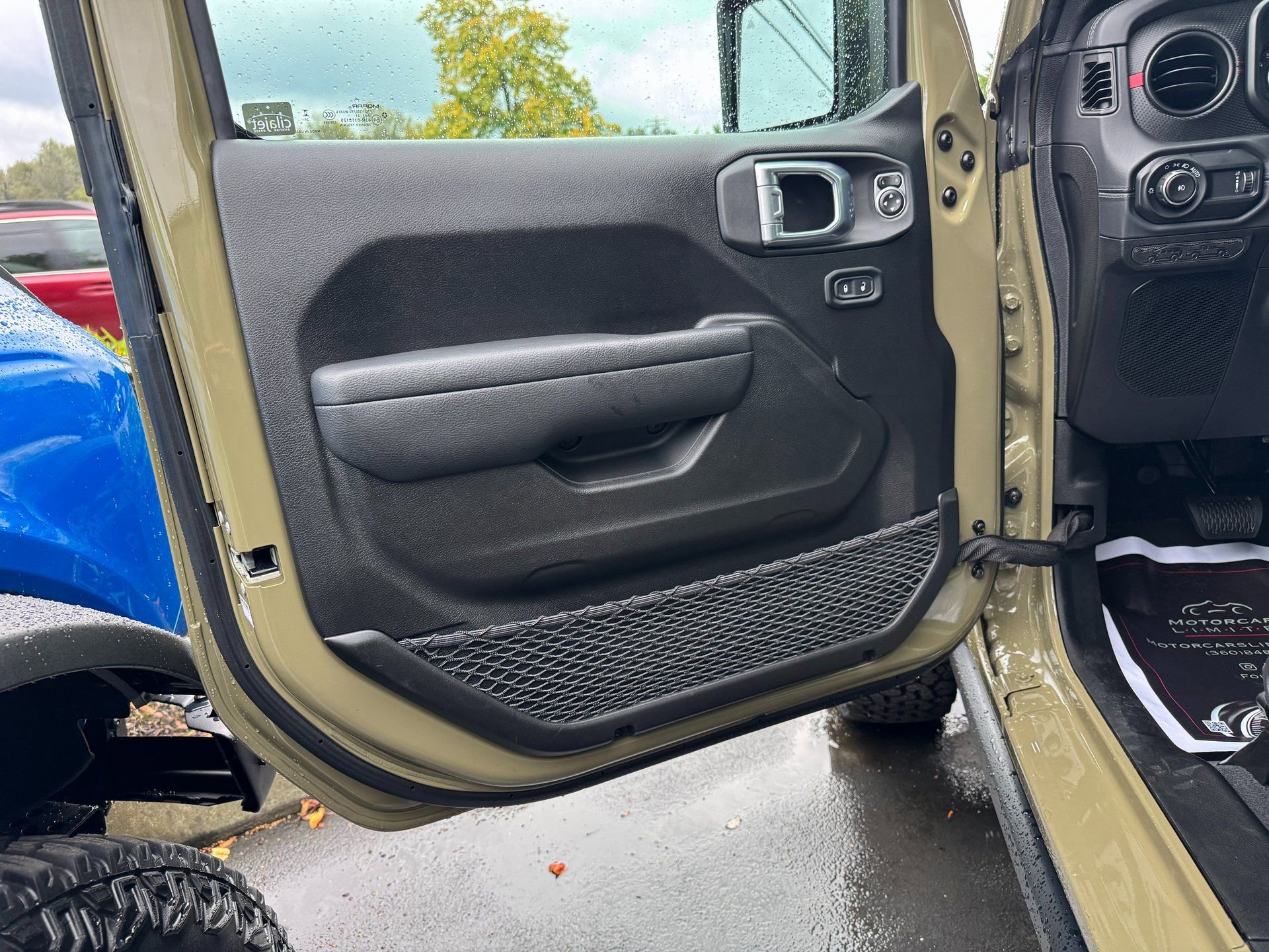 Used 2025 Jeep Wrangler Unlimited Rubicon w/ Safety Group image 36