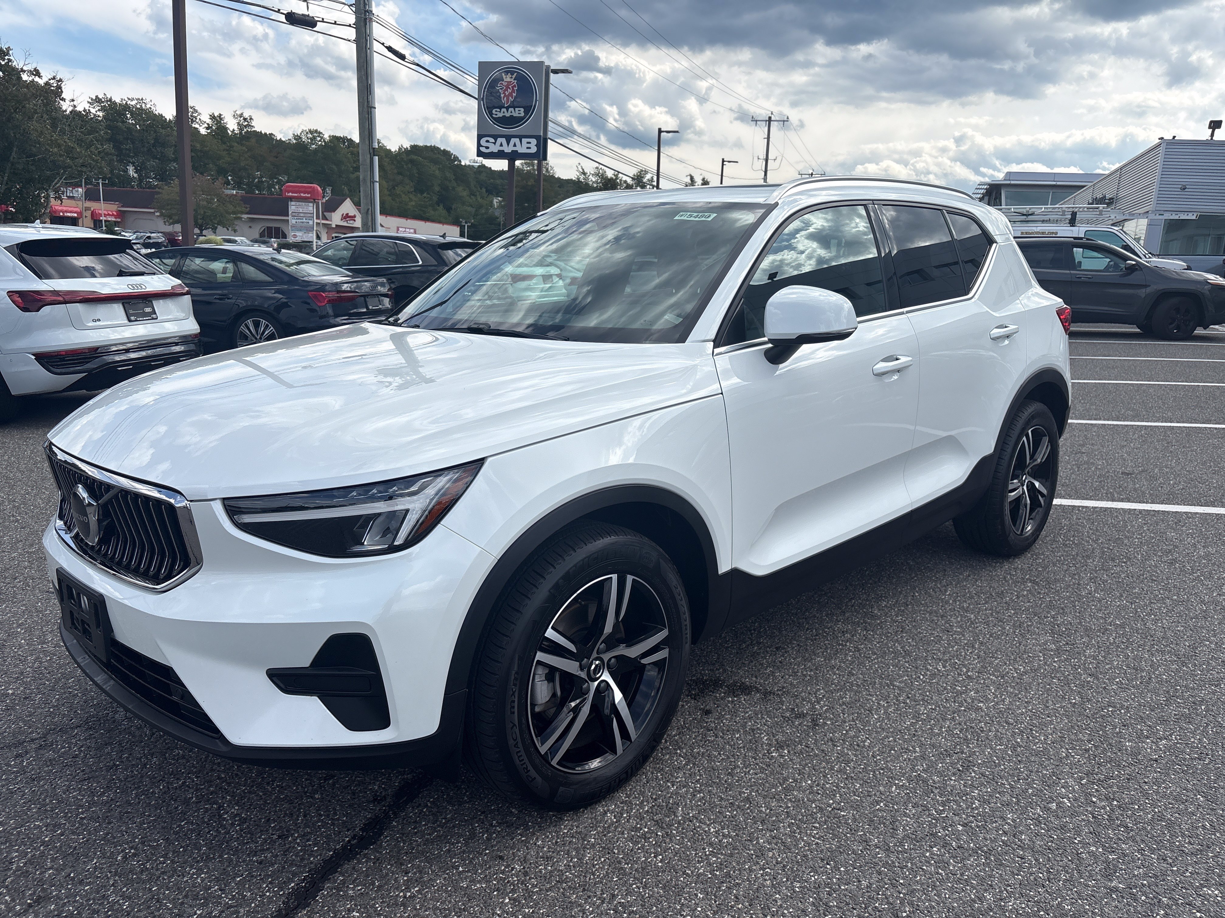 Certified 2025 Volvo XC40 B5 Core AWD/4WD image 3