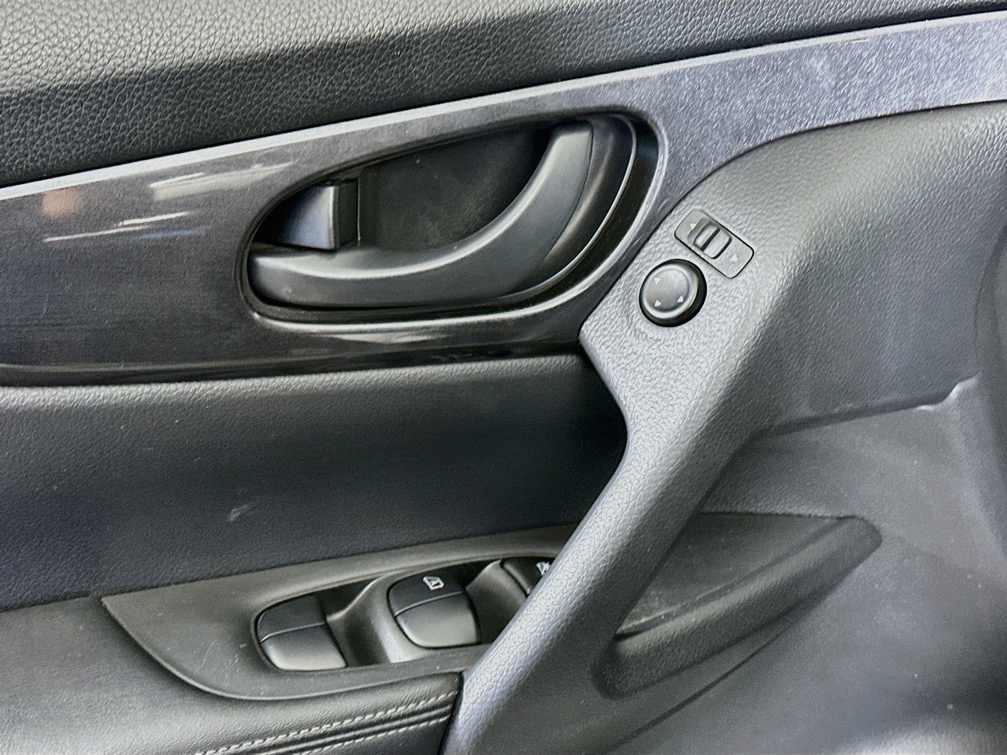 Used 2019 Nissan Rogue S FWD image 15