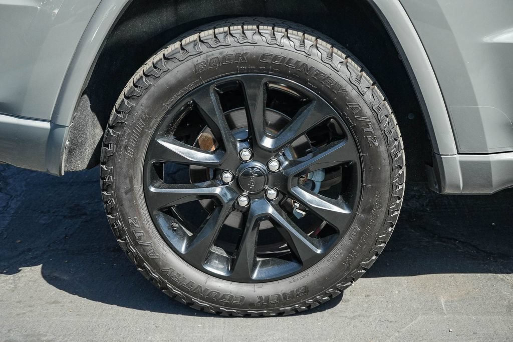 Used 2020 Jeep Grand Cherokee Altitude AWD/4WD image 11