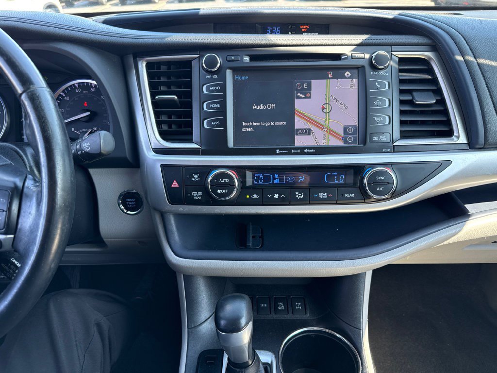 Used 2019 Toyota Highlander XLE AWD/4WD image 29