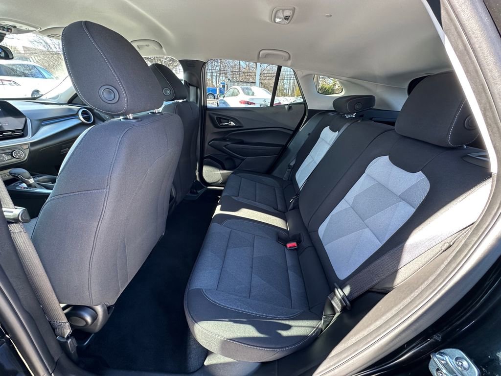 Used 2025 Chevrolet Trax LS image 19