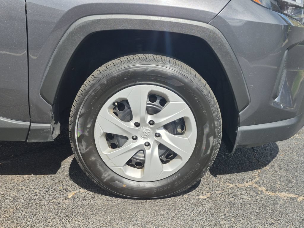 Used 2025 Toyota RAV4 LE AWD/4WD image 18