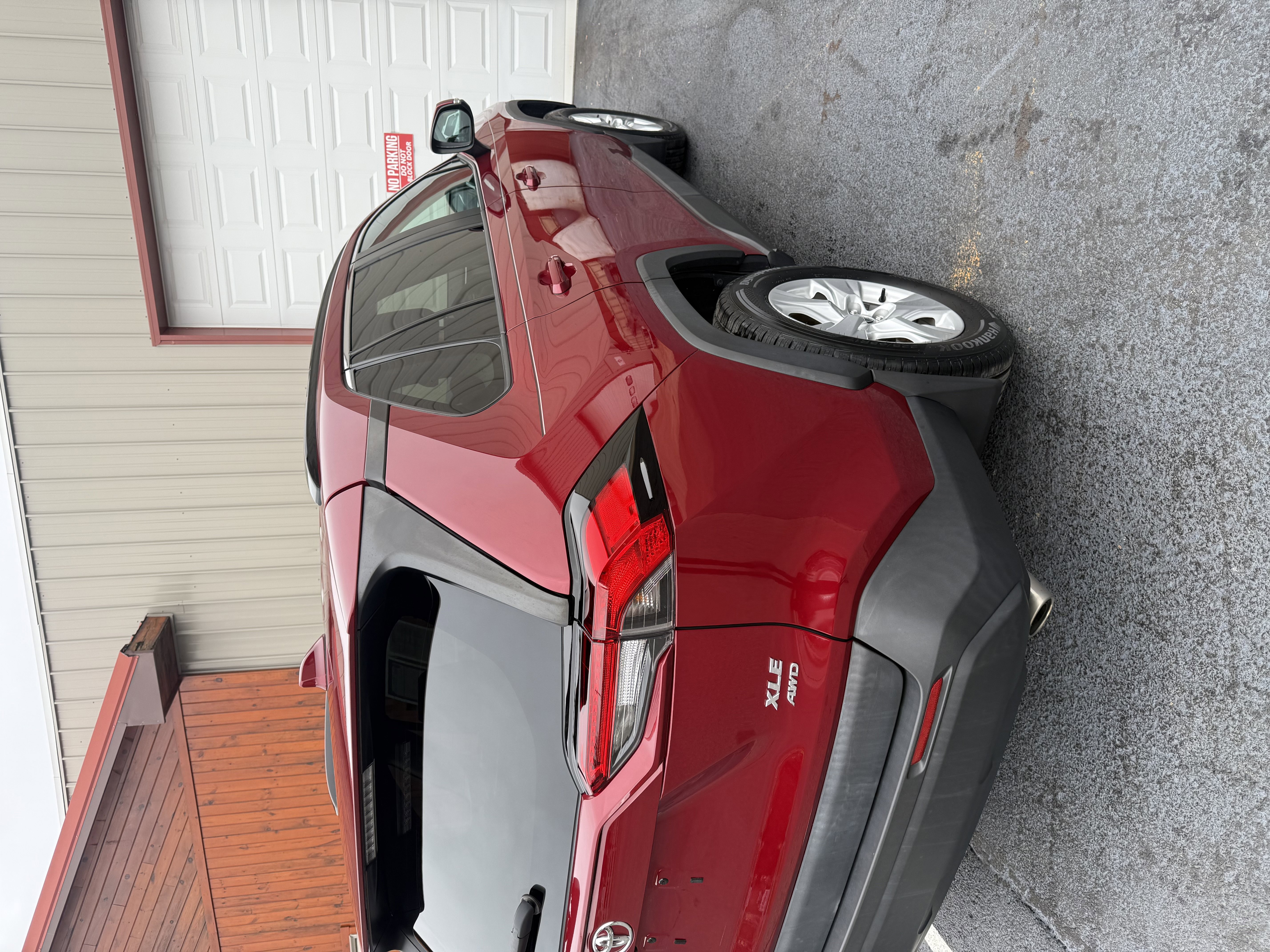 Used 2020 Toyota RAV4 XLE image 4