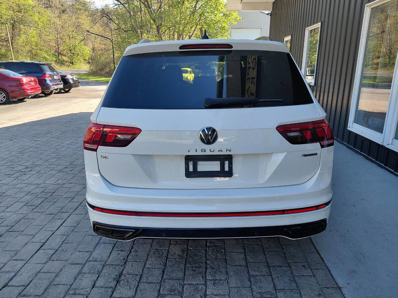 Used 2022 Volkswagen Tiguan SE R-Line AWD/4WD image 5