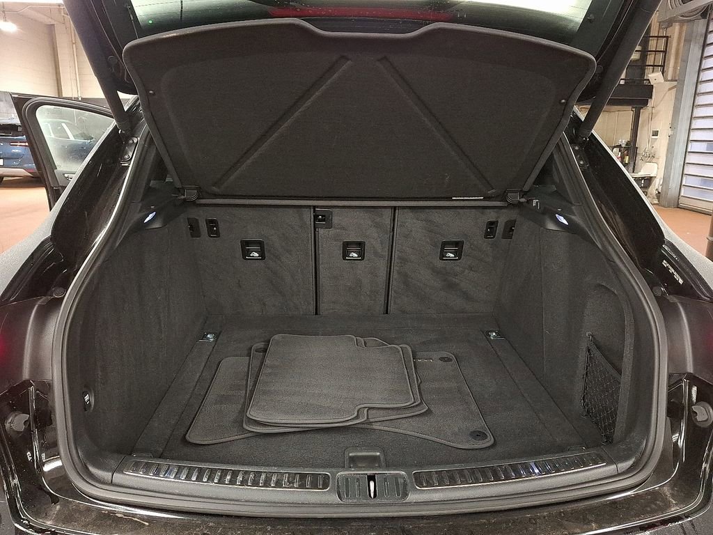 Used 2021 Porsche Macan Turbo image 21