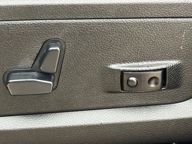 Certified 2019 RAM 1500 Classic SLT w/ Luxury Group image 13