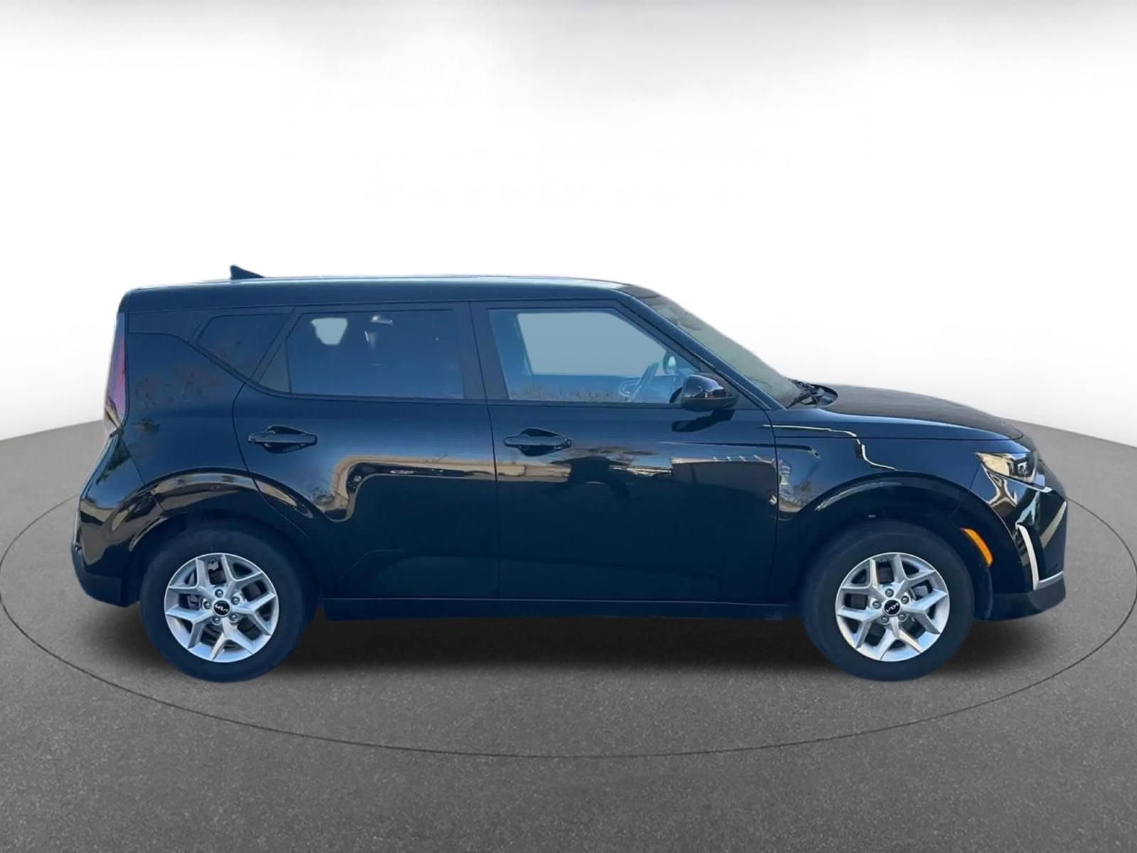 Used 2025 Kia Soul LX w/ LX Technology Package image 16