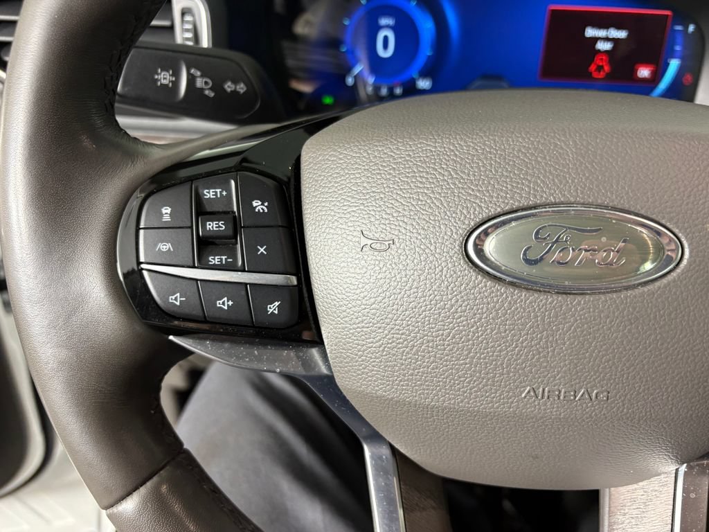 Certified 2022 Ford Explorer Platinum w/ Equipment Group 601A AWD/4WD image 24