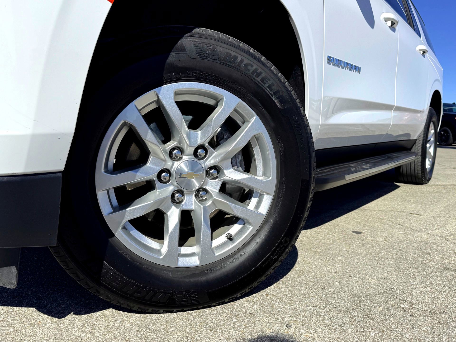 Used 2024 Chevrolet Suburban LT image 2