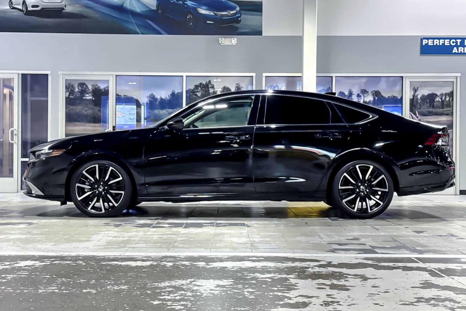 Used 2024 Honda Accord Touring image 2