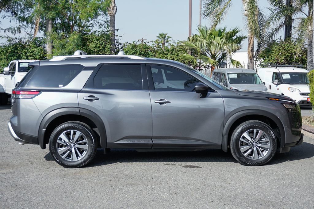 Used 2025 Nissan Pathfinder SL image 12