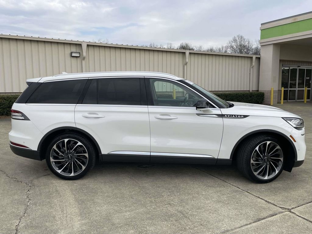 Certified 2023 Lincoln Aviator Reserve w/ Equipment Group 201A image 2