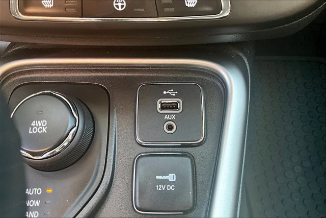 Used 2017 Jeep Compass Latitude w/ Cold Weather Group AWD/4WD image 31