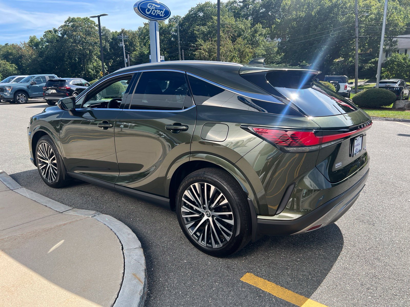Used 2023 Lexus RX 350 Premium Plus w/ Accessory Package AWD/4WD image 4