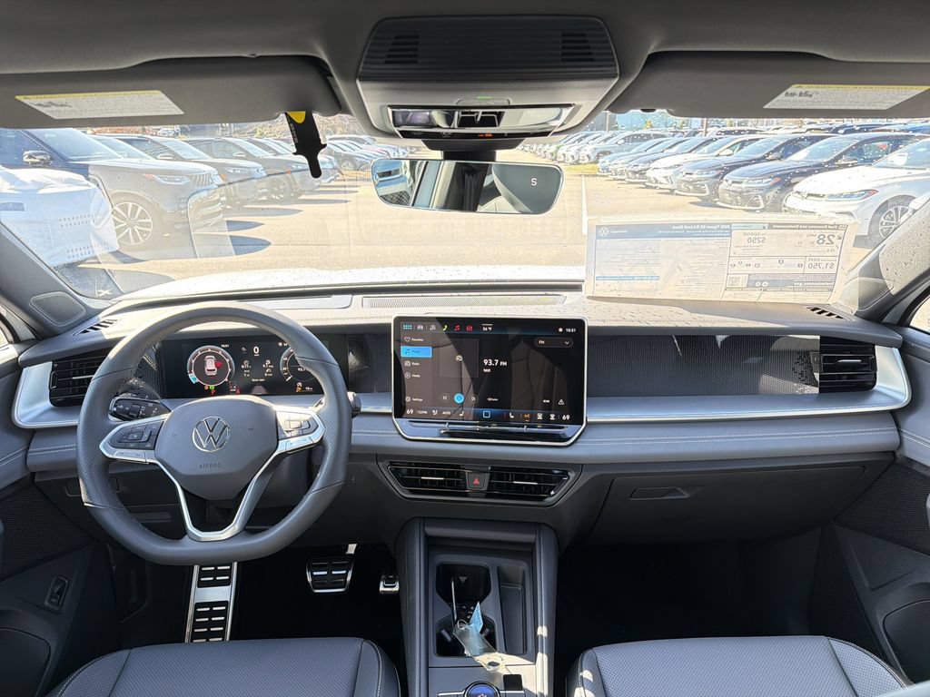 New 2026 Volkswagen Tiguan SE R-Line FWD image 22