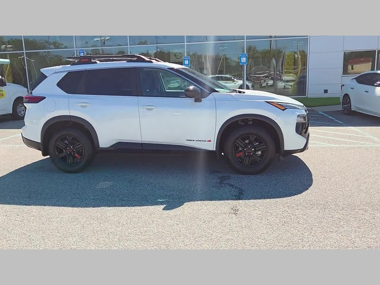 Used 2025 Nissan Rogue SV AWD/4WD image 38