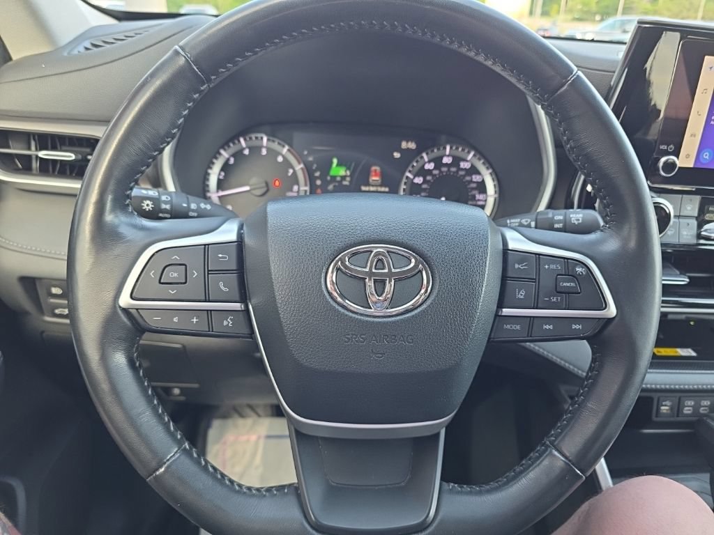 Used 2023 Toyota Highlander XLE AWD/4WD image 20